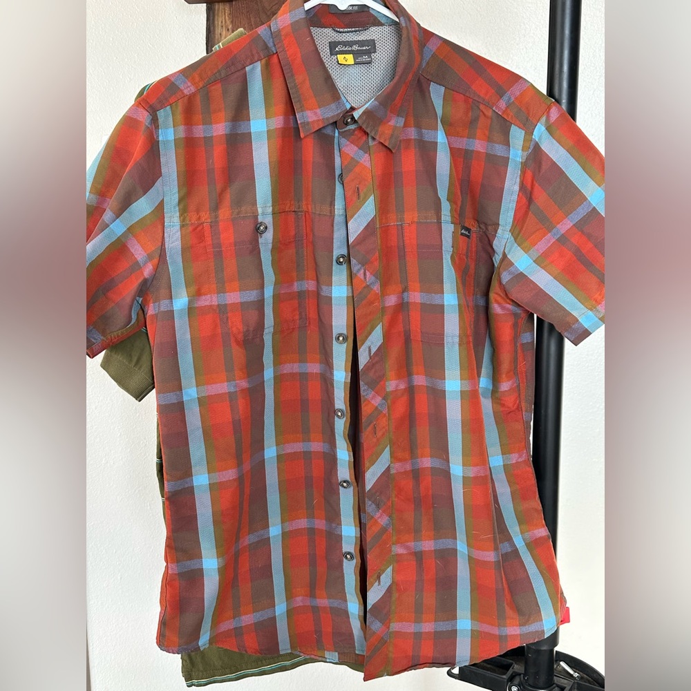 Eddie Bauer size medium short sleeve men’s buttoned up